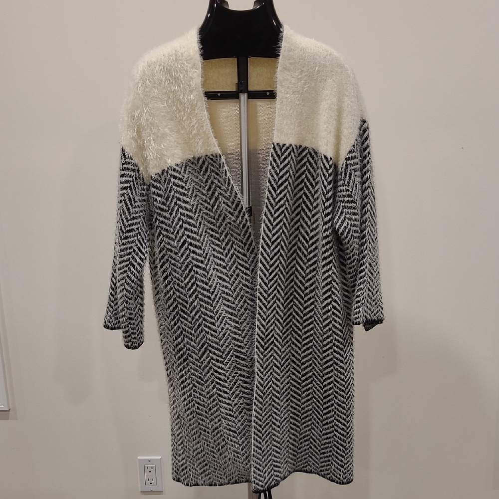 Dex Black and White Chevron Long Cardigan XL